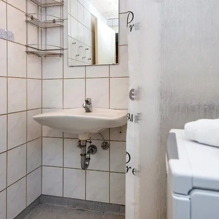 6 Person In Henne-by Traum