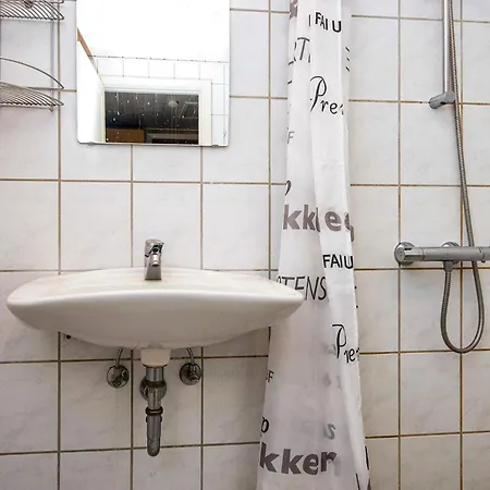 6 Person In Henne-by Traum