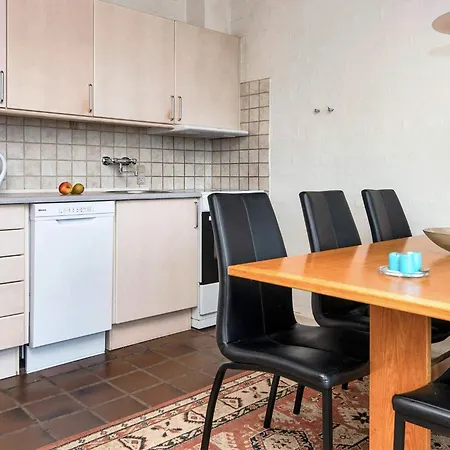 6 Person In Henne-by Traum *