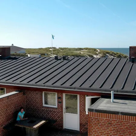 6 Person In Henne-by Traum