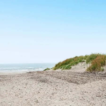 6 Person In Henne-by Traum